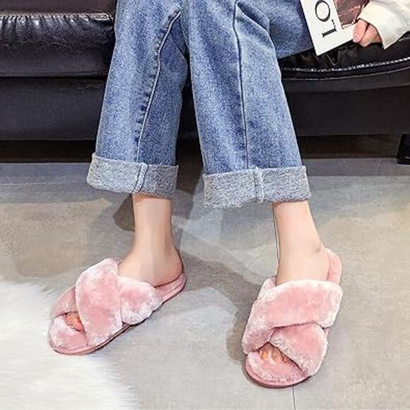 Crazy Lady Womens Size 8 Pink Fuzzy Fluffy Slide On Rubber Sole House Slippers - Picture 6 of 7